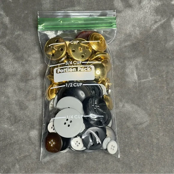 Portion Sized Bag of Buttons - Picture 2 of 2